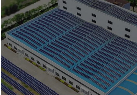Che cos'è un inverter di stringa? Per scoprire il suo funzionamento, i suoi vantaggi e le sue applicazioni nell'energia solare