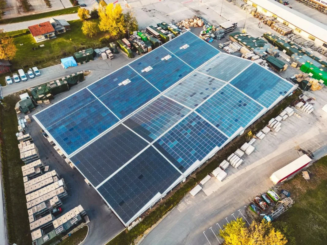 ROI fotovoltaico industriale: calcolo del ritorno sull’investimento e payback per aziende