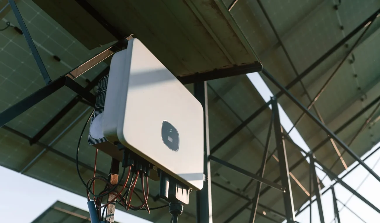 Inverter trifase multi-MPPT installato sotto struttura moduli fotovoltaici