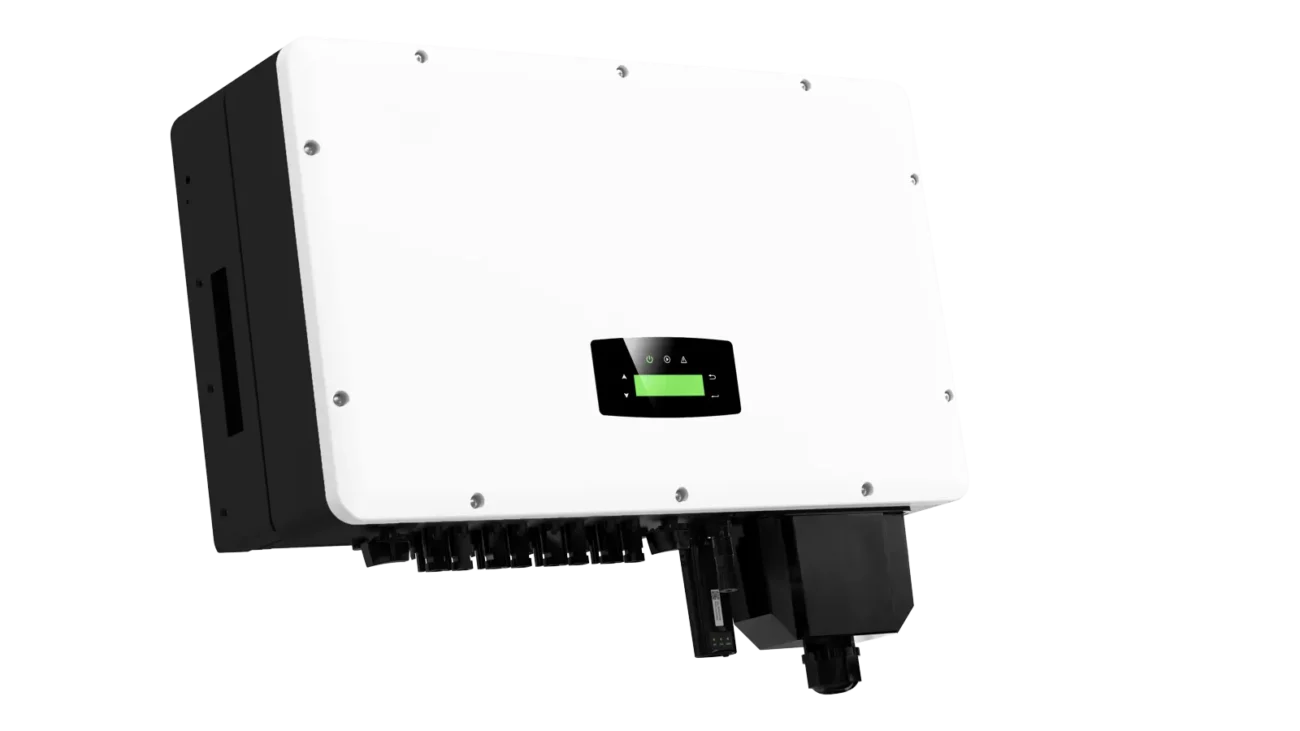Inverter fotovoltaico trifase 15 kW ibrido con display, modello per impianti domestici e PMI.