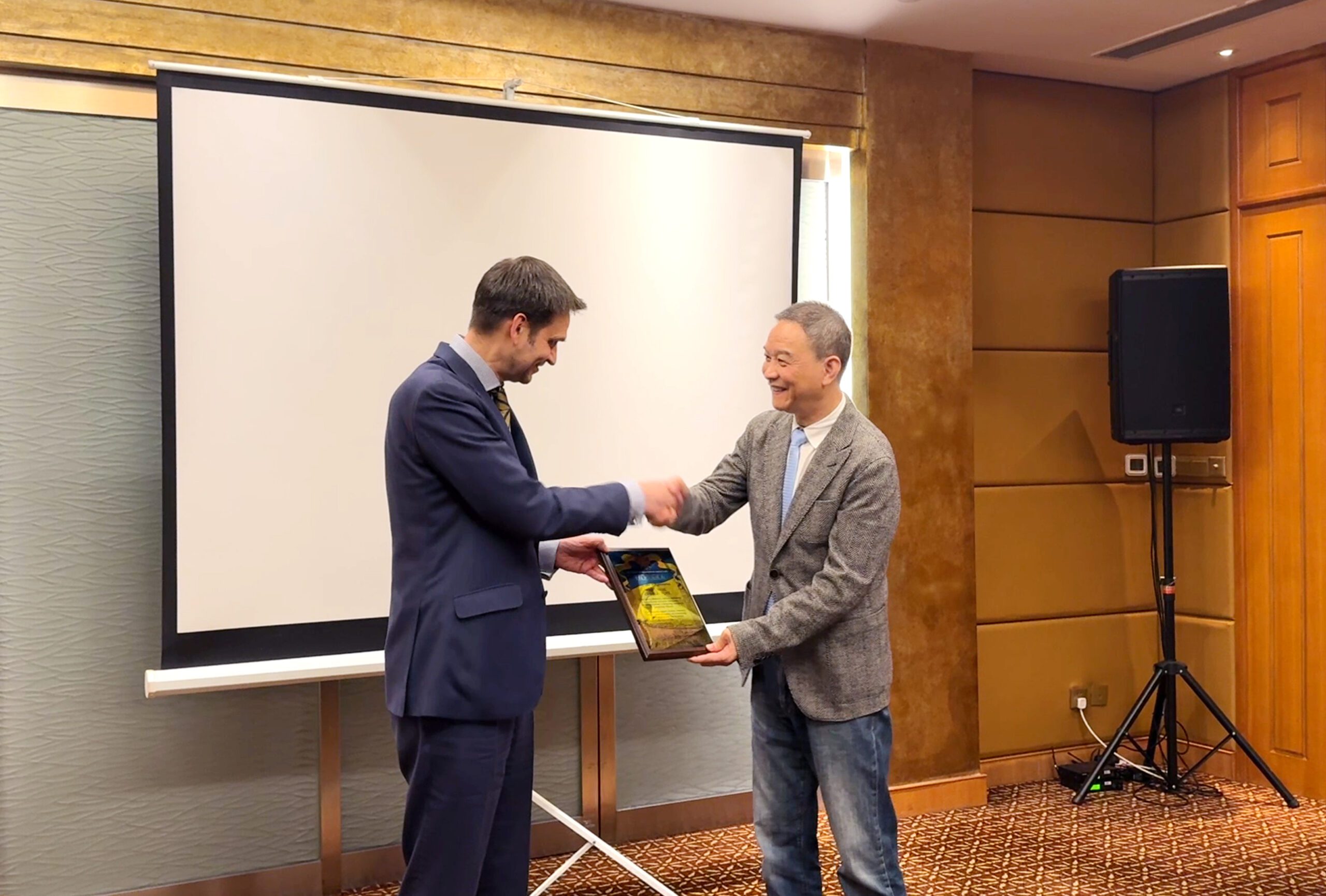 É com grande satisfação que compartilhamos o fato de a Afore ter sido homenageada com um Certificado de Apreciação da Administração Estadual Regional de Zaporizhzhia, na Ucrânia