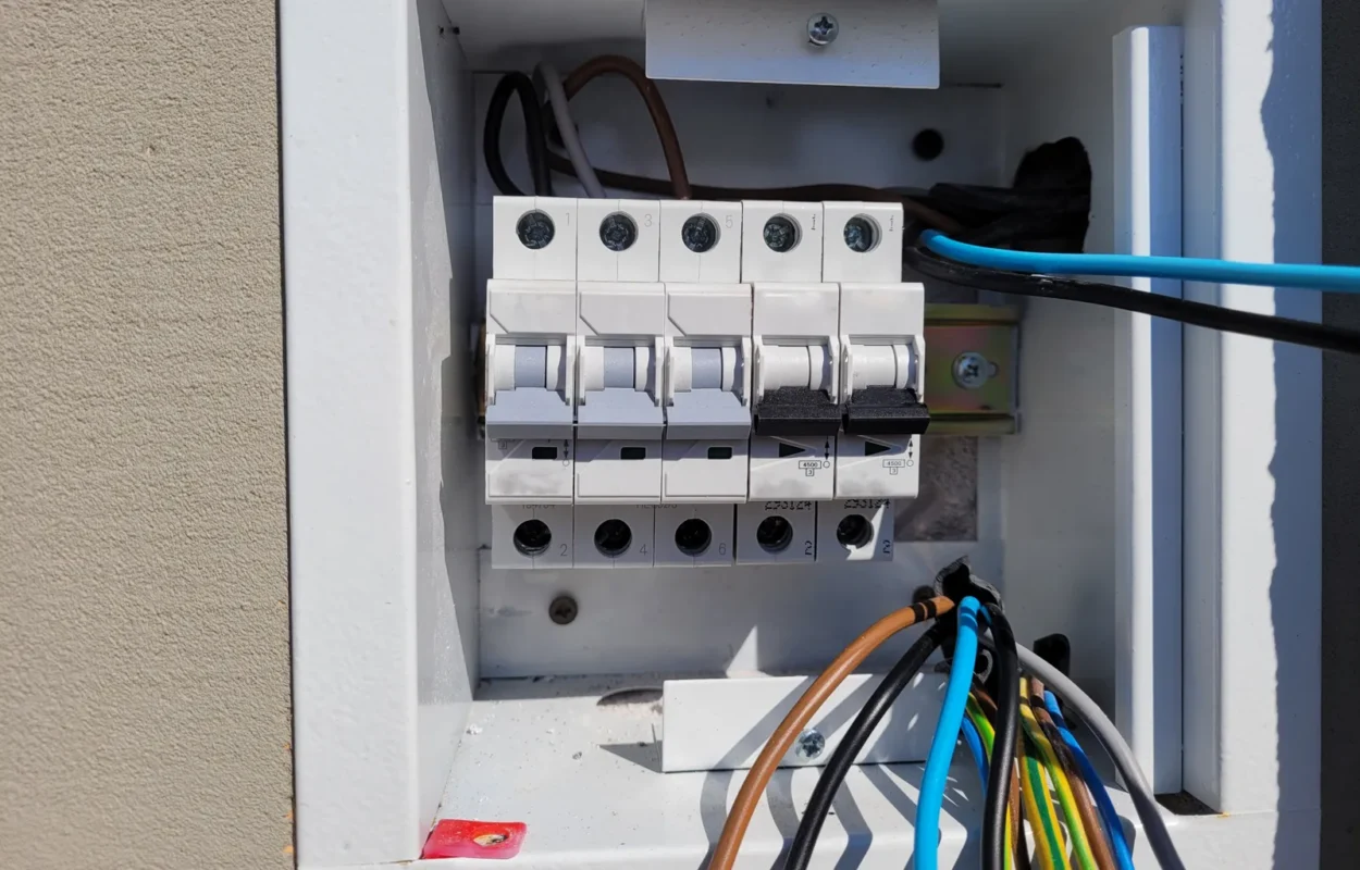 An electrical panel with IP66 components is installed for outdoor solar inverter systems.