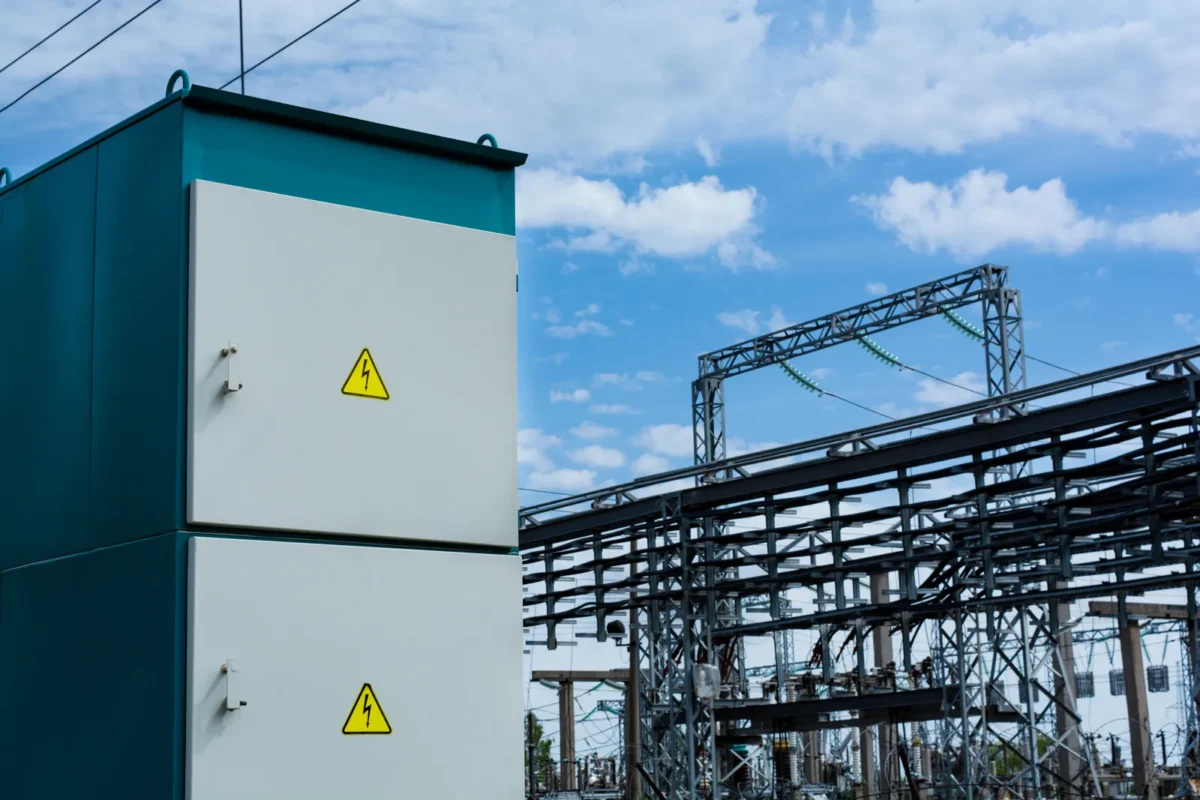 A substation integrates solar energy into a B2B data center’s power grid.
